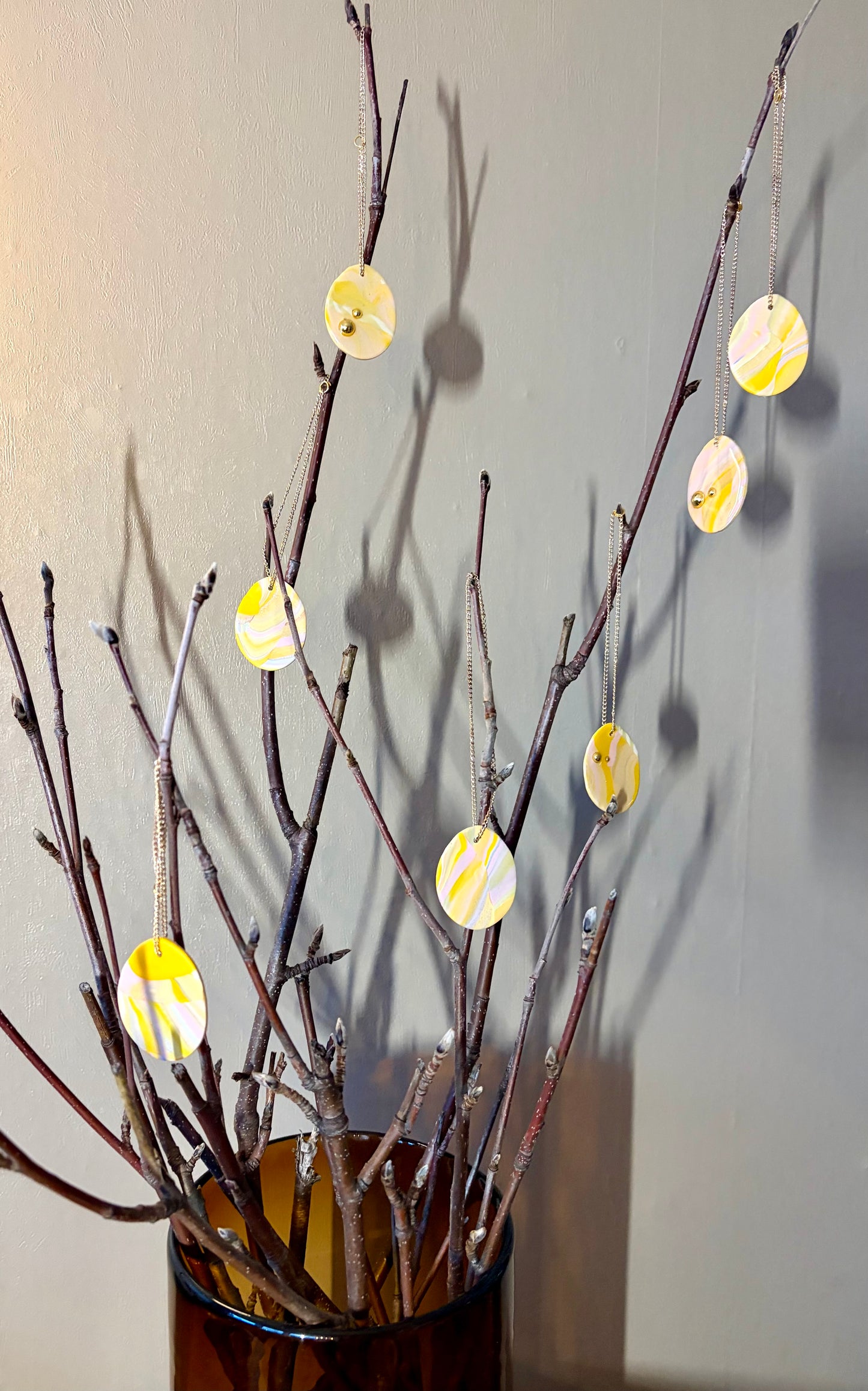 Unik påskepynt i glade farger🐣 Sett med 7 stk