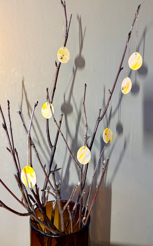 Unik påskepynt i glade farger🐣 Sett med 7 stk