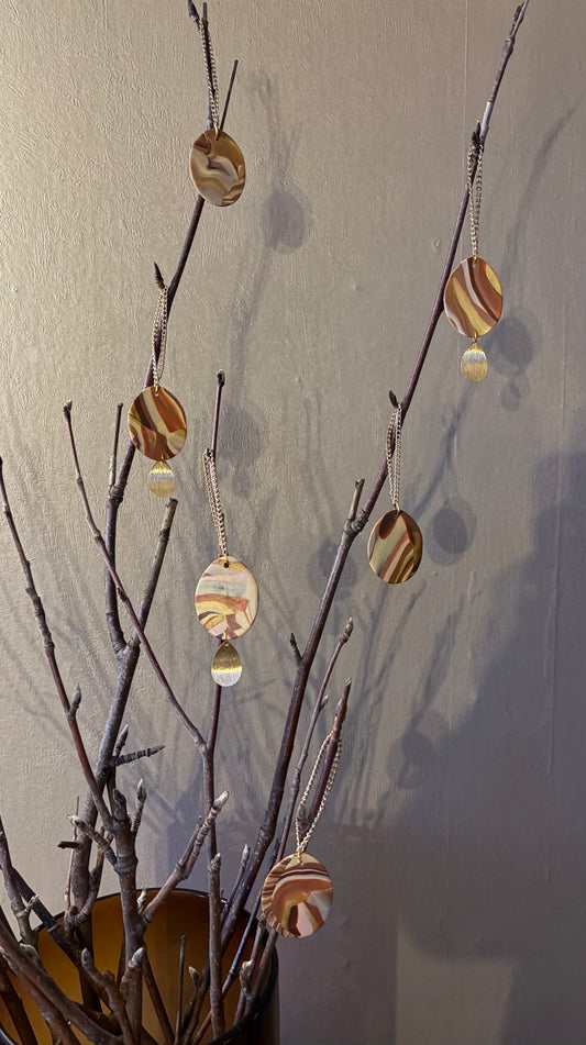 Håndlaget påskepynt i varme toner - sett med 6 stk