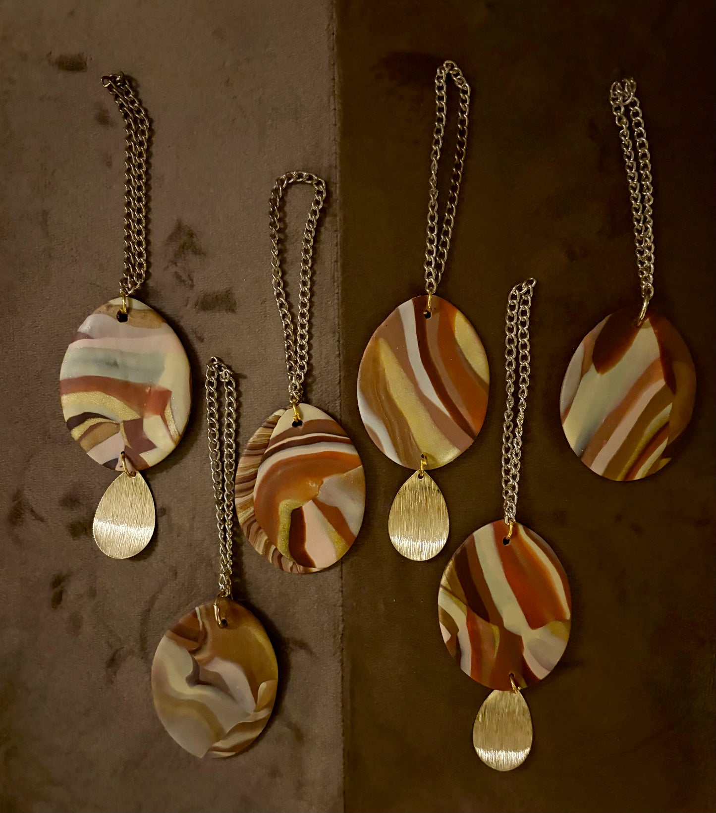 Håndlaget påskepynt i varme toner - sett med 6 stk