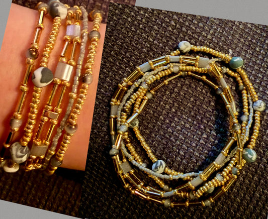 Sett med 5 elastiske armbånd i gråtoner og gull